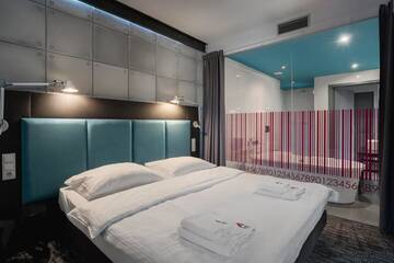 Фото номера Улучшенный лофт Отель Artis Loft Hotel г. Радзеёвице 8