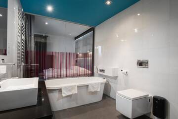 Фото номера Улучшенный лофт Отель Artis Loft Hotel г. Радзеёвице 12