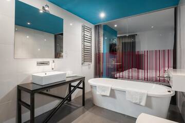 Фото номера Улучшенный лофт Отель Artis Loft Hotel г. Радзеёвице 13