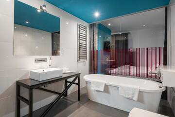 Фото номера Улучшенный лофт Отель Artis Loft Hotel г. Радзеёвице 7